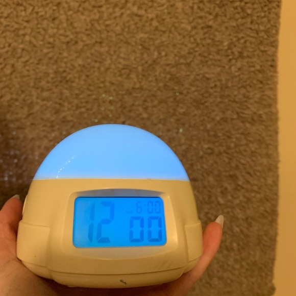 Color changing clock - Picture 2 of 4